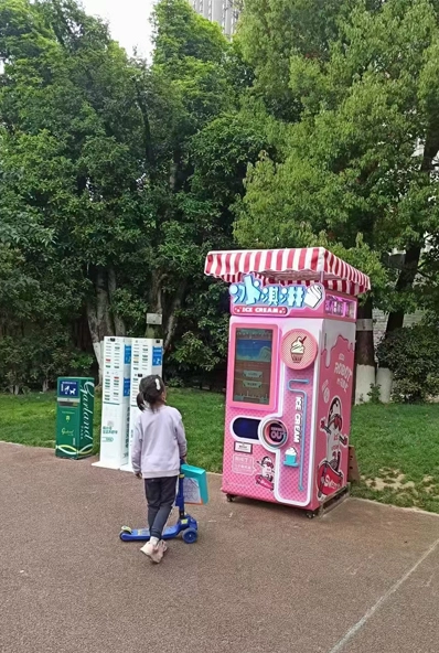 Automat na zmrzlinu vo veľkom nákupnom center